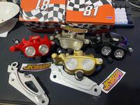 Gambar NEW PRODUCT THAILAND !! beat vario 125 150 115 scoopy vario 160 cbs kaliper + breket 2 piston 2p 8.1 racing part OLD new model cakram 81 formula cakram 220 mm 260 mm 220mm 260mm 2P big logo koin cnc premium bonus baut genio spacy - Hitam, 220mm dari jk moto speed undefined 1 Tokopedia