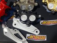 Gambar NEW PRODUCT THAILAND !! beat vario 125 150 115 scoopy vario 160 cbs kaliper + breket 2 piston 2p 8.1 racing part OLD new model cakram 81 formula cakram 220 mm 260 mm 220mm 260mm 2P big logo koin cnc premium bonus baut genio spacy - Hitam, 220mm dari jk moto speed undefined 5 Tokopedia