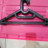 Gambar gantungan baju hanger plastik bekas/preloved  1 set isi 50 dari FitRichBaru undefined 1 Tokopedia
