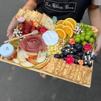 Gambar Premium Cheese Platter Wooden Tray dari Le Bliss Bouquet undefined 1 Tokopedia