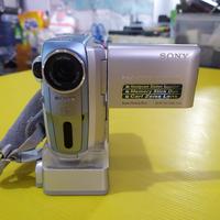 Gambar TERKECIL Handycam Sony Mini DV PC108E Bisa Playback Kaset Lama Mini DV dari REJANOV71 undefined 1 Tokopedia