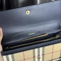 Gambar Dompet wanita burberry original dari Moody Maven undefined 3 Tokopedia