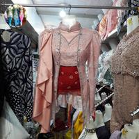Gambar kebaya wisuda modern broklat cantily plus angkin warna peach dari New Budiono Bringharjo undefined 2 Tokopedia