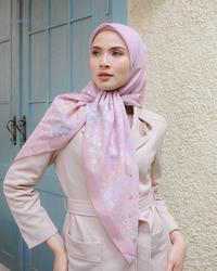 Gambar LOUISALUNA - Alya Series - Hijab Voal Segiempat - Jilbab Motif Wanita - Powder Cream dari Louisaluna_official undefined 2 Tokopedia