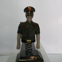 Gambar Miniatur patung Army | Patung miniatur mobil Tni Ad | Pajangan figure Kecil dari Armada Inti Jaya undefined 1 Tokopedia