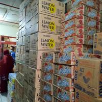 Gambar you c 1000 water 500ml 1 dus isi 24 - lemon water dari Toko Sapro undefined 3 Tokopedia