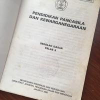 Gambar Buku pelajaran - PENDIDIKAN PANCASILA DAN KEWARGANEGARAAN untuk SD kelas 5 tahun 1995 dari buya gallery antik 2 undefined 2 Tokopedia