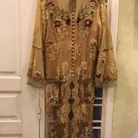 Gambar Kebaya Kuning Emas Full Payet + Bunga Tempel Preloved dari Marvie Cosmo Shop undefined 2 Tokopedia