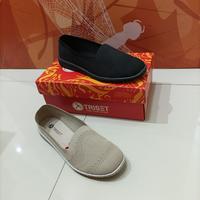 Gambar Sepatu slip on wanita Triset TF4012093 - Hitam, 38 dari SATRIAmall undefined 1 Tokopedia