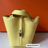 Gambar HANDBAG 18 CLEMENCE YELLOW LIME LIMONCELLO BISCUIT BLACK NOIR JAUNE POUSSIN BLUE ZELLIGE TRENCH ROUGE CASSAQUE CRAIE BLACK GRIS PERLE ROSE LIPSTICK MENTHE GREEN SESAME LIMONCELLO VERT FIZZ BLANC WHITE dari GrandPlaza New undefined 1 Tokopedia