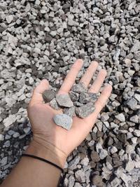 Gambar Batu Split Malang Batu Koral Berkualitas Batu Pecah Satu Dump Truk dari Bakul Material Alam Reborn undefined 1 Tokopedia