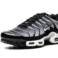Gambar Sepatu Sneaker Pria Nike Air Max Plus TN BlackMetalic//Silver Shoes Road Mans - 41 dari LofaSneakers undefined 3 Tokopedia