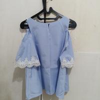 Gambar Atasan baju Blouse cut off shoulder chic simple new with tag dari Penguin Baby Shop undefined 2 Tokopedia