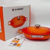 Gambar Le Creuset Oblong cocotte Cast Iron 3,4L in Volcanic Orange - Meringue dari DankeDear undefined 5 Tokopedia