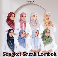 Gambar JAVADIVA - SONGKET SASAK LOMBOK Hijab Segiempat Square Motif Lasercut - MAROON dari javadiva.id undefined 1 Tokopedia