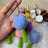 Gambar Gantungan kunci tulip rajut/ tulip crochet keychain/ amigurumi dari perfect.april undefined 2 Tokopedia
