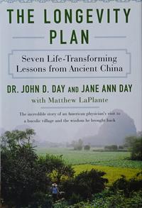 Gambar Title: The Longevity Plan   Publisher: Harper Collins, 2017 Hardcover: 289 pages ISBN: 9780062319814 Weight & Dimensions: 530 gr & 24x16x3 cm Condition: new (98％) DESCRIPTION: From a renowned Johns Hopkins- and Stanford-educated cardiologist at Intermount dari Bali Chinese English Bookstore undefined 1 Tokopedia