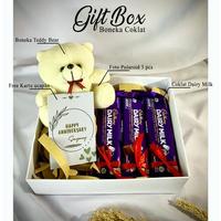 Gambar Gift Box Kado Cowok Cewek Buat Pacar Birthday | Ulang Tahun | Anniversary | Wisuda | Valentine - Hampers Boneka Coklat Dairy Milk + Mini Memory Photo Box Custom - Hitam, Paket 1 dari yani577 undefined 1 Tokopedia