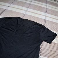 Gambar UNIQLO AIRism Black V Neck Kaos Tipis Preloved - Biru dari BugisMakassarStore undefined 2 Tokopedia