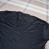 Gambar UNIQLO AIRism Black V Neck Kaos Tipis Preloved - Biru dari BugisMakassarStore undefined 3 Tokopedia
