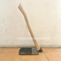 Gambar Cangkul Pande Baja Gagang Kayu / Pacul Gagang Kayu dari Toko Bangunan Artha undefined 1 Tokopedia