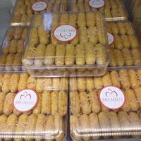 Gambar Kastengel Kaastengels Cookies Kue Kering Tabur keju Premium Bread CO dari kemilau23 undefined 2 Tokopedia