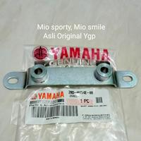 Gambar Dudukan plat nomor depan motor Mio sporty, Mio smile Asli Original ygp 28D-H454E-00 dari Toko ku 65 undefined 1 Tokopedia