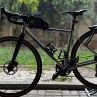 Gambar Gravel Bike Titanium Grade 9 Robone. Groupset GRX  2x11. Clean look. Sistem full integrated, stem Ritchey  Switch. Dropbar Ritchey Beacon WCS. Carbon fork.  Sadel fabric. Wheelset DB Wheels. BB C Bear. Ban WTB Venture 40c baru. dari Pre-loved Gadget undefined 3 Tokopedia