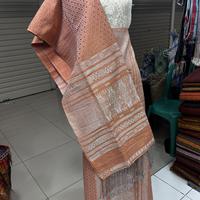 Gambar Songket dan selendang Tumtuman tanpa sambung TTS full perada kristal dari Apul Ulos undefined 1 Tokopedia