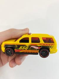 Gambar Hot Wheels 07 Chevy Tahoe Kuning First Response Police Car dari Toys Care Store undefined 2 Tokopedia