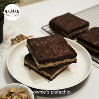 Gambar Sajuan Cafe | Fudgy Brownies Dubai Pistachio Kunafe Premium Viral Size 10x10 dari Sajuan Coffee and Bakery undefined 3 Tokopedia