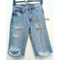 Gambar preloved celana jeans pendek cowok dari rumistorehouse undefined 1 Tokopedia