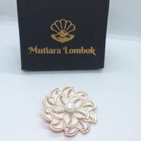 Gambar BROS MUTIARA ASLI AIR TAWAR BERSERTIFIKAT, KADO ULTAH UNIK, JILBAB HIJAB, BAJU KEBAYA, OLEH OLEH KHAS LOMBOK, HADIAH ULANG TAHUN WISUDA 16 dari Jual Mutiara Lombok Terbaru undefined 2 Tokopedia