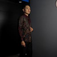 Gambar Kemeja Batik Layana Motif Hadinata Warna Merah Burgundy Baju Formal Nonformal - S dari Reality Mart undefined 2 Tokopedia
