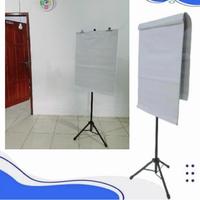 Gambar Terlaris PAPAN TULIS FLIP CHART PRESENTASI STANDING TIANG WHITEBOARD FLIPCHART PORTABLE 2 in 1 dari WOEDENHOOL undefined 2 Tokopedia
