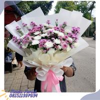 Gambar Melati Florist Buket Bunga Hand Bouquet Krisant & Mawar Mix untuk Anniversary Ulang Tahun Wisuda Bogor Jawa Barat dari Melati Florist Bogor undefined 2 Tokopedia