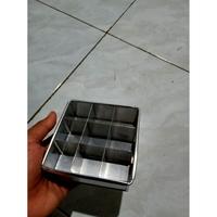 Gambar Loyang sekat brownies 10x10 / loyang sekat 10x10 9lubang Aluminium Terlaris dari Nafila ks store undefined 3 Tokopedia