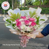 Gambar hand bouquet bunga asli wisuda hadiah dari toko bunga kemal florist undefined 1 Tokopedia