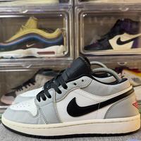 Gambar AIR JORDAN 1 LOW LIGHT SMOKE GREY , AIR JORDAN 1 LIGHT SMOKE GREY , AIR JORDAN 1 LOW , JORDAN , AJ 1 , SEPATU , SHOES , SNEAKERS dari Ninja Hype Snkr undefined 1 Tokopedia
