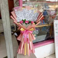 Gambar BUKET UANG JUMBO T 80CM/20 LEMBAR/DIKIRIM HARI INI dari RUMAH.BOUQUET.AN undefined 2 Tokopedia