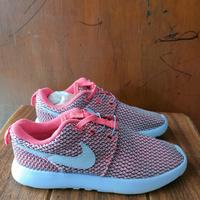 Gambar Sepatu Anak Second Original Nike Running Girl's Size 32/20cm dari Oristore2 undefined 1 Tokopedia