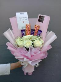 Gambar Buket Bunga Valentine & Coklat Desain Khusus untuk Momen Spesial Pilihan Fleksibel Bunga Fresh atau Artificial Coklat Sesuai Budget Prioritaskan Pick Up Instan Pengiriman Cepat dari MOZZA FLOWERS JAKARTA undefined 2 Tokopedia