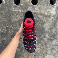 Gambar Nike Air Max Plus TN Black Red University dari Sneakerseverytimeee undefined 3 Tokopedia