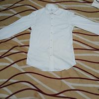 Gambar Kemeja Uniqlo Putih Slim Fit Super Non Iron - L dari Ka Secondstyle.co undefined 1 Tokopedia