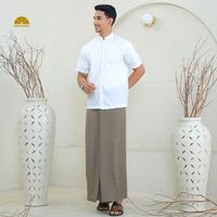 Gambar New Box Sarung Universa - OLIVE | Sarung Premium | Sarung Sholat Pria Dewasa | Sarung Polos Lembut Muslim dari UNIVERSA.ID undefined 5 Tokopedia