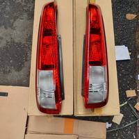 Gambar Xtrail T30 Gen 1 Lampu Rem Stop lamp Belakang Nissan GENUINE Original Housing - kanan dari SPAREPART NISSAN GENUINE undefined 1 Tokopedia