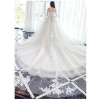 Gambar French Gaun Pengantin Off Shoulder Ekor Panjang Bahan Lace Warna Putih Aksen Manik-Manik - S dari tiimoyshop undefined 4 Tokopedia