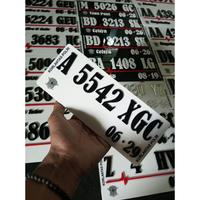 Gambar Plat Nomor Motor Variasi Akrilik Timbul Satuan - Putih, Minimalis dari Aelinnew undefined 5 Tokopedia