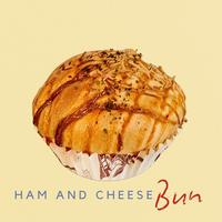 Gambar HAM AND CHEESE BUN dari Gramanddough undefined 1 Tokopedia