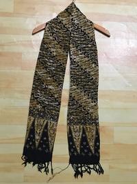 Gambar Syal Pashmina Batik Cap/ Selendang Wanita Santung/ Scarf Parang Kuning - D dari Nuken Batik undefined 5 Tokopedia
